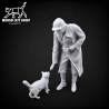 1:35 - Soldat Français caressant un chat 1939-40