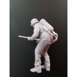 1:35 - WW2 German Soldier with Flamethrower