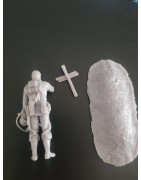 1:35 Serie - Soldat allemand pleurant devant une sépulture WW2