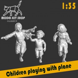 1:35 Serie - WW2 Children playing with a plane