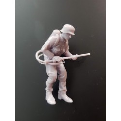 1:48 - WW2 German Soldier with Flamethrower