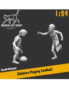 1:24 - Enfants jouant avec un ballon