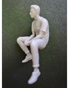 1:24 - Homme assis dans une voiture