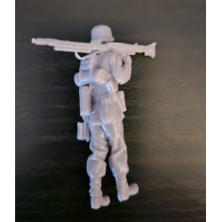 1:35 - WW2 German soldier carrying an MG42