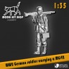 1:35 - WW2 German soldier carrying an MG42