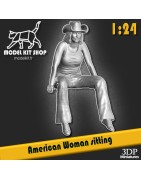 1:24 - Mujer americana sentada