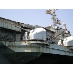 1:400 - FOCH/CLEMENCEAU Aircraft carrier - 100mm cannon model