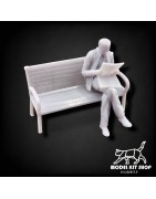 0 (1.43.5) - Man reading the newspaper on a bench