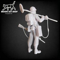 1:35 - WW2 American soldier with metal detector