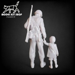 1:35 – WW2 American soldier with a girl