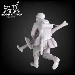 1:35 - WW2 German soldier running with a panzerschreck 1