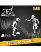 1:35 - WW2 Niños jugando con una pelota