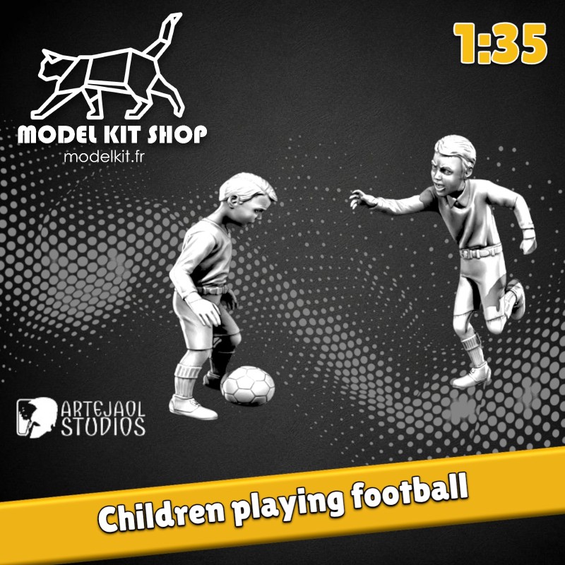 1:35 - WW2 Niños jugando con una pelota