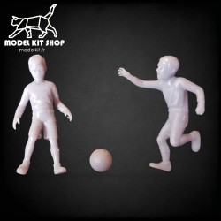 1:35 - WW2 Niños jugando con una pelota