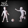 1:35 - WW2 Niños jugando con una pelota
