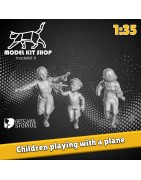 1:35 Serie - WW2 Niños jugando con un avión