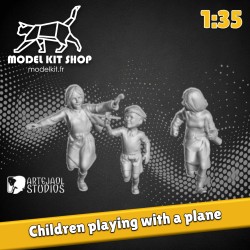 1:35 Serie - WW2 Niños jugando con un avión