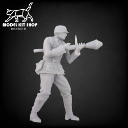 1:35 - WW2 soldado alemán disparo en Panzerfaust