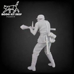 1:35 – Deutscher Soldat aus dem 2. 