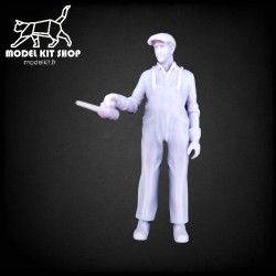 1:32 - Mechanic with oil burette