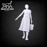 0 (1:43.5) - Femme portant un seau