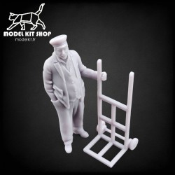0 (1:43.5) - Worker with Hand dolly