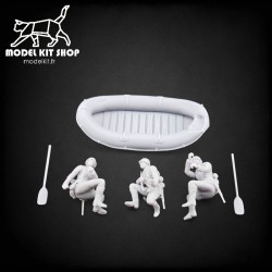 1:35 - WW2 German soldiers On an inflatable vessel
