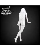 1:24 - Femme s'appuyant sur une voiture - Modelkit.fr