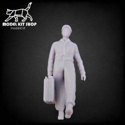 0 (1: 43.5) - Hombre con un jerrycan