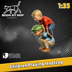 1:35 - WW2 Enfant jouant à saute mouton - Modelkit.fr