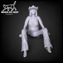 1:24 - Mujer americana sentada