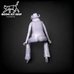 1:24 - Femme Américaine assise - Modelkit.fr