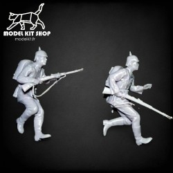 1:35 - WW1 German soldiers running