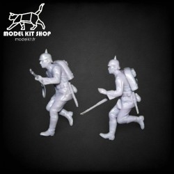 1:35 - WW1 German soldiers running