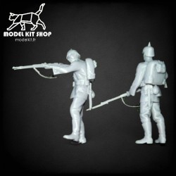 1:35 - WW1 German soldiers fighting