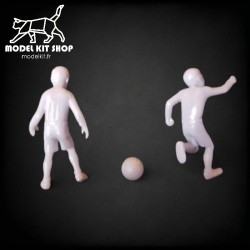 1:24 - Los niños jugando con una pelota