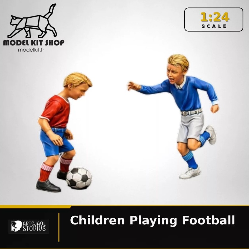 1:24 - Enfants jouant avec un ballon