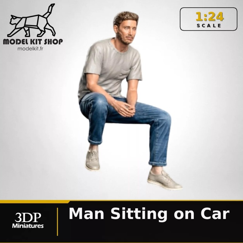 1:24 - Homme assis dans une voiture