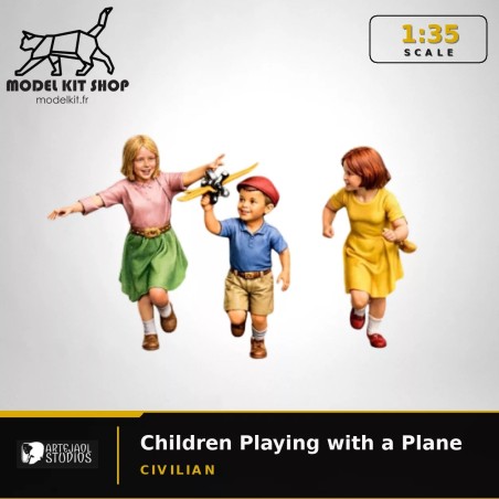 1:35  - WW2 Enfants jouant avec un avion