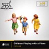 1:35  - WW2 Enfants jouant avec un avion