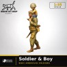 1:35 - WW2 Soldat Américain portant un enfant