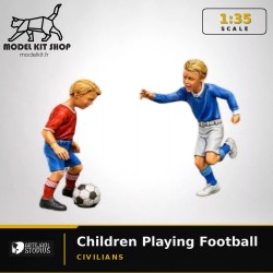 1:35 - Enfants jouant au foot